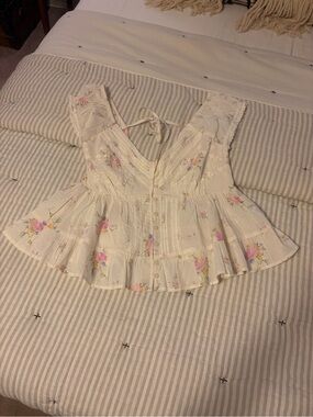 Universal Thread Cream Floral Peplum Button-Front Top
